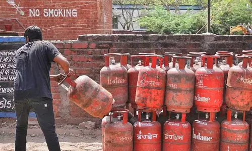 എൽ.പി.ജി ക്ഷാമത്തിൽ സഭ സ്തംഭിപ്പിച്ച് പ്രതിപക്ഷം