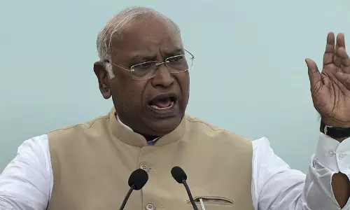 കേന്ദ്രത്തിന്‍റെ കെടുകാര്യസ്ഥത: എൽ.പി.ജിക്ക് റേഷനെന്ന് ഖാർഗെ