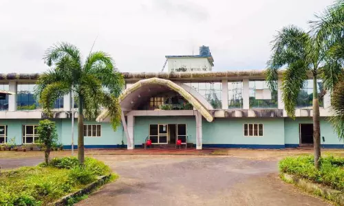 തുരു​മ്പെടുത്ത്​ കാംകോ യൂനിറ്റ്; കാ​വ​ലാ​യി ഒ​രു​പാ​റാ​വു​കാ​ര​ൻ മാ​​ത്രം