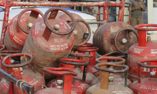 പാചകവാതക പ്രതിസന്ധി; ഹോട്ടൽ-റസ്റ്റാറൻറ് മേഖല അടച്ചുപൂട്ടൽ ഭീഷണിയിൽ