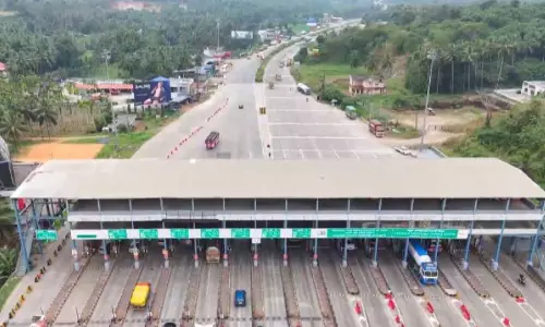 നിയമങ്ങൾക്കും കരാറുകൾക്കും പുല്ലുവില; പന്നിയങ്കരയിൽ ടോൾ കൊള്ള തുടരുന്നു