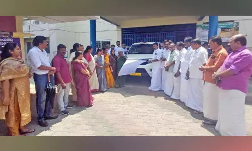 മുണ്ടക്കയം ആശുപത്രിക്ക് ആംബുലൻസ് കൈമാറി