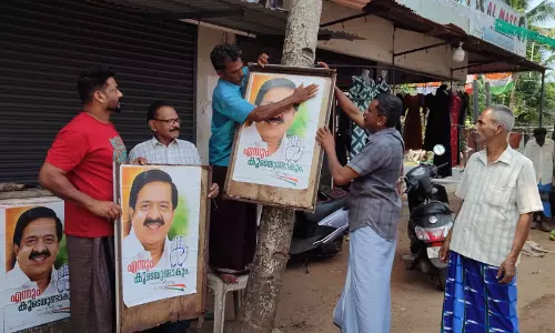 കാത്തു വെച്ച ചെന്നിത്തല പോസ്റ്ററുകൾ ചുമരിൽ നിറഞ്ഞു; പ്രഖ്യാപനത്തിന് മുമ്പേ ആറാട്ടുപുഴയിൽ തെരഞ്ഞെടുപ്പ് ആവേശം