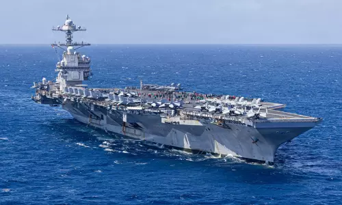 യു.എസ്.എസ് ജെറാൾഡ് വിമാനവാഹിനി കപ്പലിൽ തീപിടുത്തം, രണ്ടു നാവികർക്ക് പരിക്ക്; യുദ്ധത്തിന്‍റെ ഭാഗമായി കപ്പൽ ചെങ്കടലിൽ