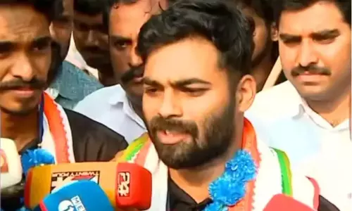 ആരോഗ്യ മന്ത്രിക്കെതിരായ പ്രതിഷേധം:  ജാമ്യം ലഭിച്ച കെ.എസ്.യു പ്രവർത്തകർക്ക് ജയിലിന് മുന്നിൽ സ്വീകരണം