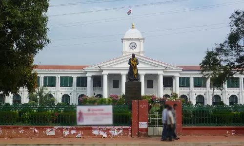 ഗൂഗ്ൾ മാപ്പ് ചതിച്ചു; സെക്രട്ടേറിയറ്റിലേക്ക് വാഹനമോടിച്ച് കയറ്റിയ മൂന്ന് പേർ കസ്റ്റഡിയിൽ