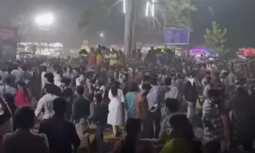 പാലക്കാട് വെടിക്കെട്ടിനിടെ അപകടം; നാല് പേർക്ക് പരിക്ക്