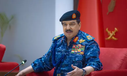 ബഹ്റൈൻ ആഭ്യന്തര മന്ത്രാലയം സന്ദർശിച്ച് ഹമദ് രാജാവ്; സുരക്ഷ സേനയുടെ സേവനങ്ങൾക്ക് പ്രശംസ