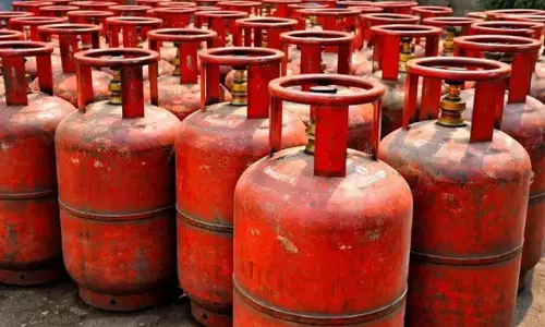 സിലിണ്ടർ ക്ഷാമം: ആശ്വാസവുമായി തമിഴ്നാട് സർക്കാർ സിലിണ്ടർ ക്ഷാമം: ആശ്വാസവുമായി തമിഴ്നാട് സർക്കാർ