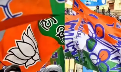 കൊൽക്കത്തയിൽ പ്രധാനമന്ത്രിയുടെ റാലിക്ക് മുന്നോടിയായി തൃണമൂൽ-ബി.ജെ.പി സംഘർഷം കൊൽക്കത്തയിൽ പ്രധാനമന്ത്രിയുടെ റാലിക്ക് മുന്നോടിയായി തൃണമൂൽ-ബി.ജെ.പി സംഘർഷം