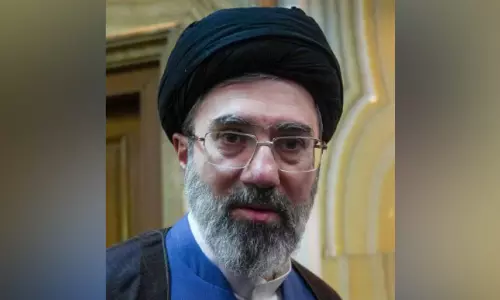 മുജ്തബയെക്കുറിച്ച് വിവരം നൽകുന്നവർക്ക് കോടി ഡോളർ