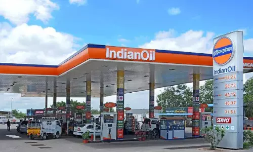 പെട്രോളും ഡീസലും കൈയിൽ സൂക്ഷിക്കരുത്; പരിഭ്രാന്തി സൃഷ്ടിക്കുന്ന ബൾക്ക് സ്റ്റോറേജിനെതിരെ പെട്രോളിയം മന്ത്രാലയം പെട്രോളും ഡീസലും കൈയിൽ സൂക്ഷിക്കരുത്; പരിഭ്രാന്തി സൃഷ്ടിക്കുന്ന ബൾക്ക് സ്റ്റോറേജിനെതിരെ പെട്രോളിയം മന്ത്രാലയം