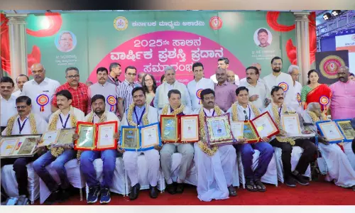 മാധ്യമപ്രവര്ത്തകര്ക്ക് വ്യക്തമായ നിലപാട് ഉണ്ടായിരിക്കണം -സിദ്ധരാമയ്യ മാധ്യമപ്രവര്ത്തകര്ക്ക് വ്യക്തമായ നിലപാട് ഉണ്ടായിരിക്കണം -സിദ്ധരാമയ്യ