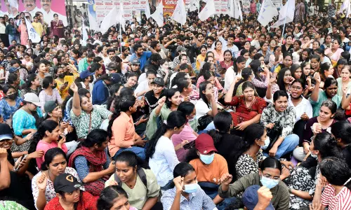 നീ​തി തേ​ടി മാ​ലാ​ഖ​മാ​ർ