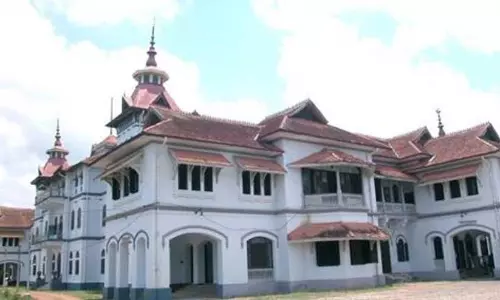 കവടിയാർ കൊട്ടാരത്തിൽ വൻ കവർച്ച, രണ്ട് കോടി വിലവരുന്ന സ്വർണാഭരണങ്ങൾ മോഷണം പോയി