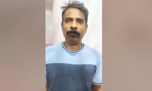 മദ്യപിച്ച് കാറോടിച്ച് രണ്ടുപേരെ ഇടിച്ചുതെറിപ്പിച്ചു; കോയമ്പത്തൂർ സ്വദേശി അറസ്റ്റിൽ മദ്യപിച്ച് കാറോടിച്ച് രണ്ടുപേരെ ഇടിച്ചുതെറിപ്പിച്ചു; കോയമ്പത്തൂർ സ്വദേശി അറസ്റ്റിൽ