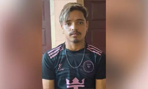 മയിലിനെ കല്ലെറിഞ്ഞുകൊന്ന നേപ്പാള് സ്വദേശി പിടിയില് മയിലിനെ കല്ലെറിഞ്ഞുകൊന്ന നേപ്പാള് സ്വദേശി പിടിയില്