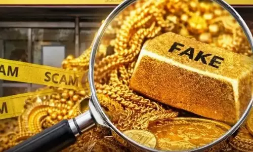 മുക്കുപണ്ടം പണയംവെച്ച് പണംതട്ടിയ അധ്യാപകൻ ഒളിവിൽ മുക്കുപണ്ടം പണയംവെച്ച് പണംതട്ടിയ അധ്യാപകൻ ഒളിവിൽ