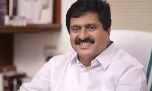 എന്നെ മാത്രം എന്തുകൊണ്ട് വേട്ടയാടുന്നു?; മാധ്യമങ്ങളോട് വി.എസ് ശിവകുമാർ എന്നെ മാത്രം എന്തുകൊണ്ട് വേട്ടയാടുന്നു?; മാധ്യമങ്ങളോട് വി.എസ് ശിവകുമാർ