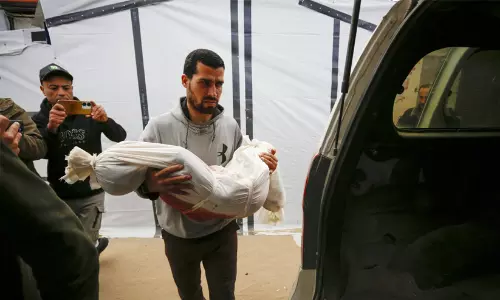 ഗർഭിണിയെയും പെരുന്നാളുടുപ്പ് വാങ്ങാൻ പോയ കുഞ്ഞുങ്ങളെയും അടക്കം എട്ടുപേരെ ഇസ്രായേൽ​ കൊന്നു