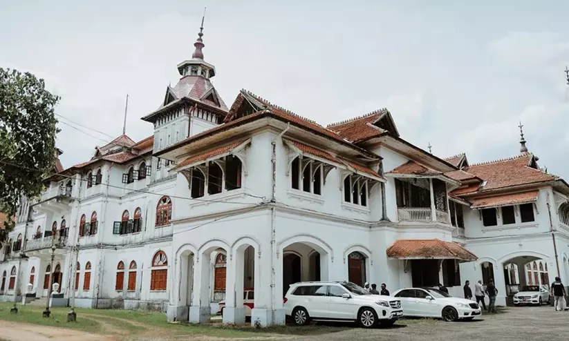 കവടിയാർ കൊട്ടാരത്തിലെ മോഷണം; അന്വേഷണം ക്രൈംബ്രാഞ്ചിലേക്ക്, സംശയ നിഴലിൽ സന്ദർശകർ കവടിയാർ കൊട്ടാരത്തിലെ മോഷണം; അന്വേഷണം ക്രൈംബ്രാഞ്ചിലേക്ക്, സംശയ നിഴലിൽ സന്ദർശകർ