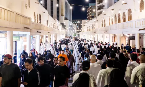 ഈദുൽ ഫിത്വറിനെ വരവേൽക്കാനൊരുങ്ങി ജിദ്ദയിലെ പൗരാണിക വിപണികൾ