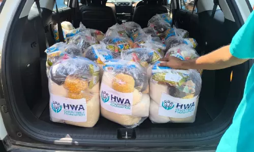 ഇ​ഫ്താ​ർ കി​റ്റു​ക​ൾ വി​ത​ര​ണം ചെ​യ്തു