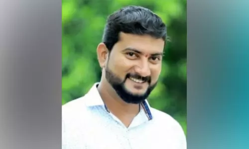 ബൈ​ക്കു​ക​ൾ കൂ​ട്ടി​യി​ടി​ച്ച് ഫോ​ട്ടോ​ഗ്രാ​ഫ​ർ മ​രി​ച്ചു