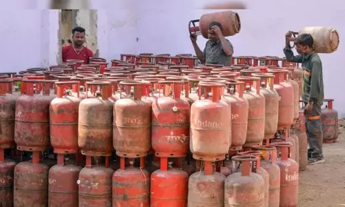 പാചകവാതകം; ആശങ്ക വേണ്ടെന്ന് ജില്ല സപ്ലൈ ഓഫിസർ