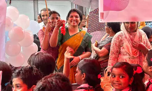 കനത്ത മഴയിലും ആവേശം ചോരാതെ കുട്ടി സംരഭകർ കനത്ത മഴയിലും ആവേശം ചോരാതെ കുട്ടി സംരഭകർ