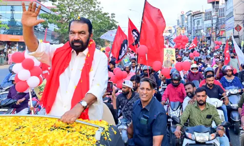 തീപാറും പോരാട്ടത്തിനൊരുങ്ങി തലസ്ഥാനം തീപാറും പോരാട്ടത്തിനൊരുങ്ങി തലസ്ഥാനം