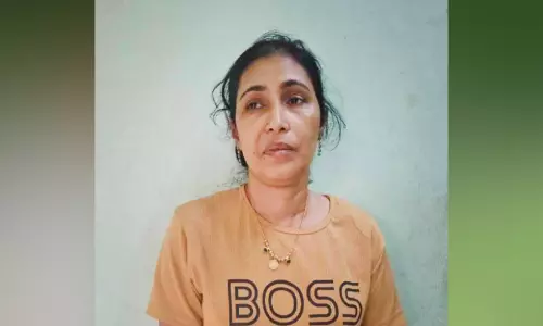 കസ്റ്റംസ് ഓഫിസറെന്ന് വിശ്വസിപ്പിച്ച് ലക്ഷങ്ങൾ തട്ടിയ യുവതി അറസ്റ്റിൽ കസ്റ്റംസ് ഓഫിസറെന്ന് വിശ്വസിപ്പിച്ച് ലക്ഷങ്ങൾ തട്ടിയ യുവതി അറസ്റ്റിൽ