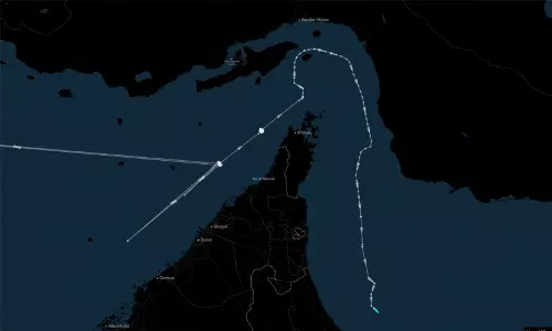 പശ്ചിമേഷ്യൻ യുദ്ധം; പ്രതിസന്ധികൾക്കിടയിലും ഹുർമുസ് മറികടന്ന് പാക് എണ്ണക്കപ്പൽ കറാച്ചി