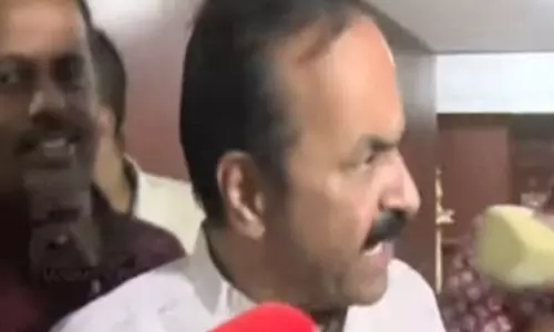 സ്ഥാനാർഥി പട്ടിക ഇന്നില്ല: മാധ്യമങ്ങളോട് ക്ഷുഭിതനായി വി.ഡി സതീശൻ സ്ഥാനാർഥി പട്ടിക ഇന്നില്ല: മാധ്യമങ്ങളോട് ക്ഷുഭിതനായി വി.ഡി സതീശൻ