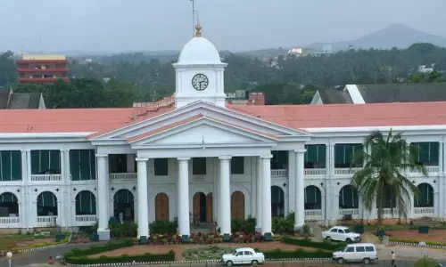 തെരഞ്ഞെടുപ്പ് പ്രഖ്യാപനം; അവധി ദിനങ്ങളിൽ സർക്കാർ ഇറക്കിയത് 600ലധികം ഉത്തരവുകൾ തെരഞ്ഞെടുപ്പ് പ്രഖ്യാപനം; അവധി ദിനങ്ങളിൽ സർക്കാർ ഇറക്കിയത് 600ലധികം ഉത്തരവുകൾ