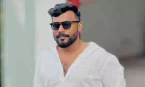 സമൂഹ മാധ്യമം വഴി യുവതികളിൽ നിന്ന് സ്വർണം തട്ടിയ യുവാവ് അറസ്റ്റിൽ സമൂഹ മാധ്യമം വഴി യുവതികളിൽ നിന്ന് സ്വർണം തട്ടിയ യുവാവ് അറസ്റ്റിൽ