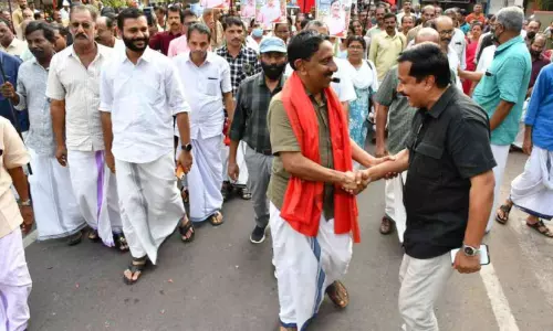 വി.പി.പി. മുസ്തഫയുടെ പ്രചാരണം റോഡ് ഷോയോടെ തുടങ്ങി