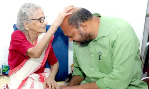 തെരഞ്ഞെടുപ്പ് ചൂടിൽ കേരളം; സ്ഥാനാർഥികൾ പര്യടനം തുടങ്ങി തെരഞ്ഞെടുപ്പ് ചൂടിൽ കേരളം; സ്ഥാനാർഥികൾ പര്യടനം തുടങ്ങി