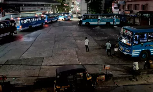 വഴിവിളക്കുകളില്ല; പൊൻകുന്നം ഇരുട്ടിൽ