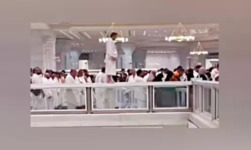 കൈവരിക്ക്​ മുകളിൽ കയറി നിന്ന്​ നമസ്​കരിച്ചു: മസ്ജിദുൽ ഹറമിൽ തീർഥാടകനെതിരെ നടപടി