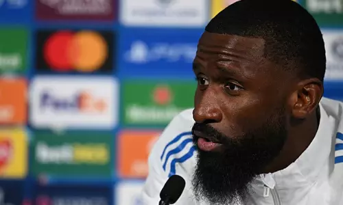 ‘റമദാൻ, റമദാൻ...’; വാർത്താസമ്മേളനത്തിനിടെ നോമ്പുതുറക്കാനായി ഇറങ്ങിയോടി റൂഡിഗർ; വൈറലായി വിഡിയോ