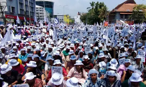 നഴ്സുമാരുടെ സമരം; ഹൈകോടതിയിലെ മധ്യസ്ഥ ചർച്ചയിൽ തീരുമാനമായില്ല
