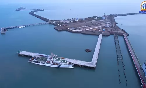 എൽ.പി.ജി കപ്പൽ ‘നന്ദാ ദേവി’ ഗുജറാത്തിലെത്തി എൽ.പി.ജി കപ്പൽ ‘നന്ദാ ദേവി’ ഗുജറാത്തിലെത്തി