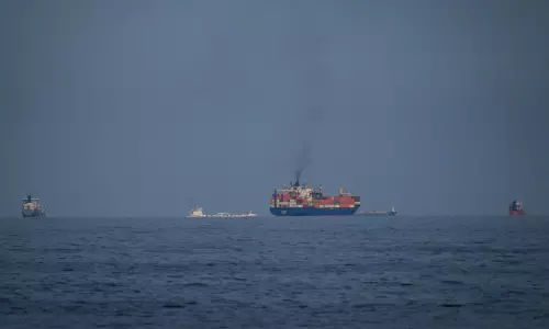 ഹുർമുസ് കടലിടുക്കിൽ ആക്രമണം തുടർന്ന് അമേരിക്ക; ഇറാന്റെ മിസൈൽ താവളങ്ങൾ ആക്രമിച്ചതായി യു.എസ് അവകാശവാദം