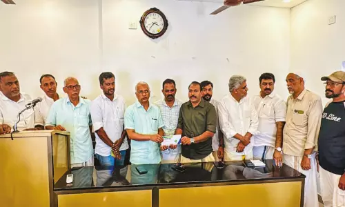 സൗ​ദി കെ.​എം.​സി.​സി സു​ര​ക്ഷ പ​ദ്ധ​തി ആ​നു​കൂ​ല്യം വി​ത​ര​ണം ചെ​യ്തു