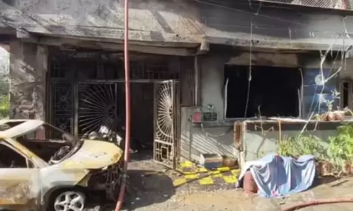 ഇലക്ട്രിക് വാഹനം പൊട്ടിത്തെറിച്ച് വീടിന് തീപിടിച്ചു; ഒരു കുടുംബത്തിലെ ഏഴ് പേർക്ക് ദാരുണാന്ത്യം