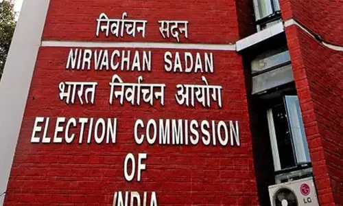 തലങ്ങും വിലങ്ങും ഇളക്കിപ്രതിഷ്ഠ; ബം​ഗാ​ളി​ൽ ഉ​ന്ന​ത ഉ​ദ്യോ​ഗ​സ്ഥ​രു​ടെ സ്ഥ​ലം​മാ​റ്റം തു​ട​ർ​ന്ന് തെ​ര​ഞ്ഞെ​ടു​പ്പ് ക​മീ​ഷ​ൻ