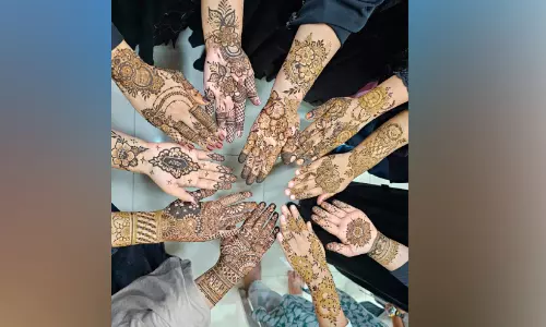 പെരുന്നാൾ ഷോപ്പിങ് തിരക്കിലേക്ക് നാടും നഗരവും...