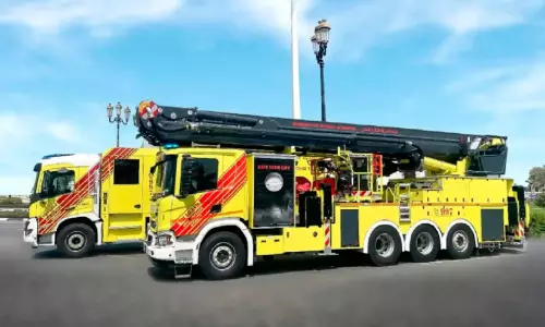 ഷാർജയിൽ വെയർഹൗസിൽ തീപിടിത്തം; അതിവേഗം അണച്ച്​ സിവിൽ ഡിഫൻസ്