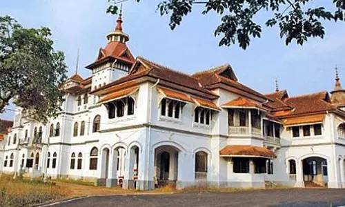 കവടിയാർ കൊട്ടാരത്തിലെ മോഷണം: സി.സി.ടി.വി, മൊബൈൽഫോൺ രേഖകളും പരിശോധിക്കുന്നു